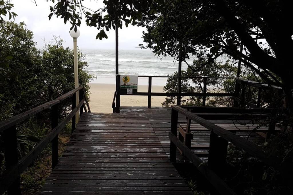 Direct Access To The Beach Port Edward Exteriör bild